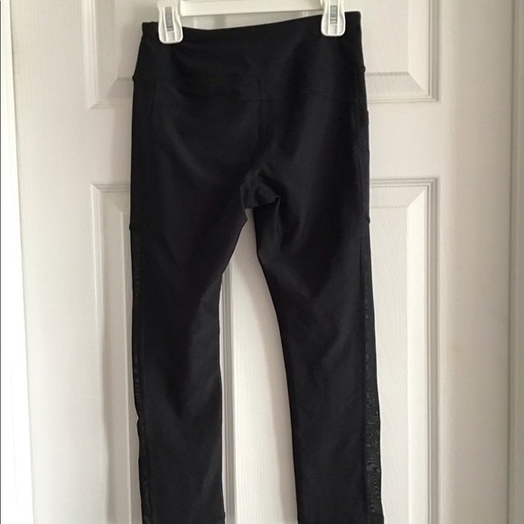 3/4 athletic length leggings with mesh - Picture 2 of 4